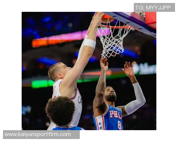 马克西全场表现惊艳30分钟内17投10中砍下27分4篮板7助攻